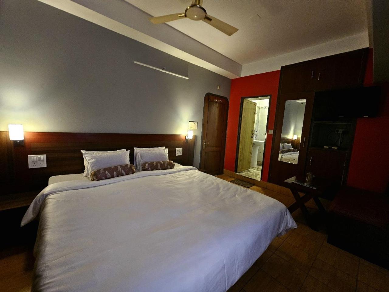 Hotel Vishal Siliguri Esterno foto